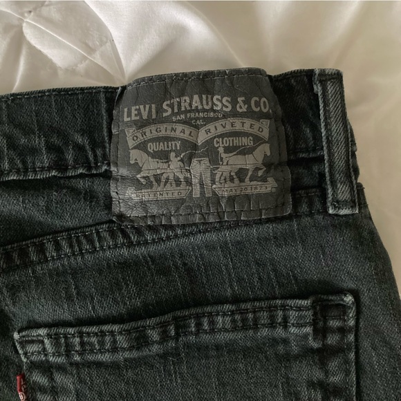 Levi’s 32x30 (no size tag) black slim-fit jeans with raw edge hem and red tab - Picture 6 of 10